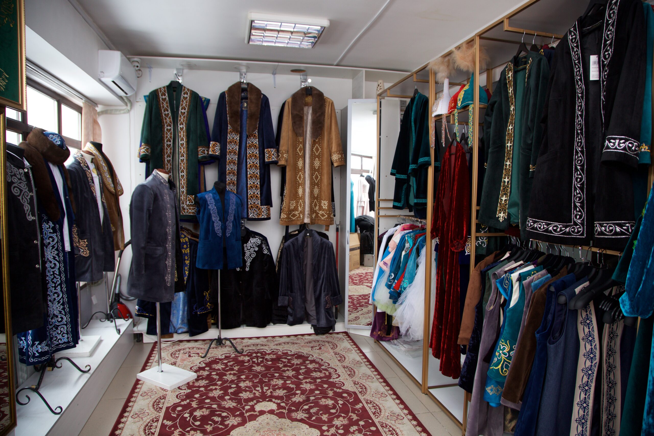 Подробнее о статье Поддержка швейного цеха по производству национальной казахской одежды и аксессуаров